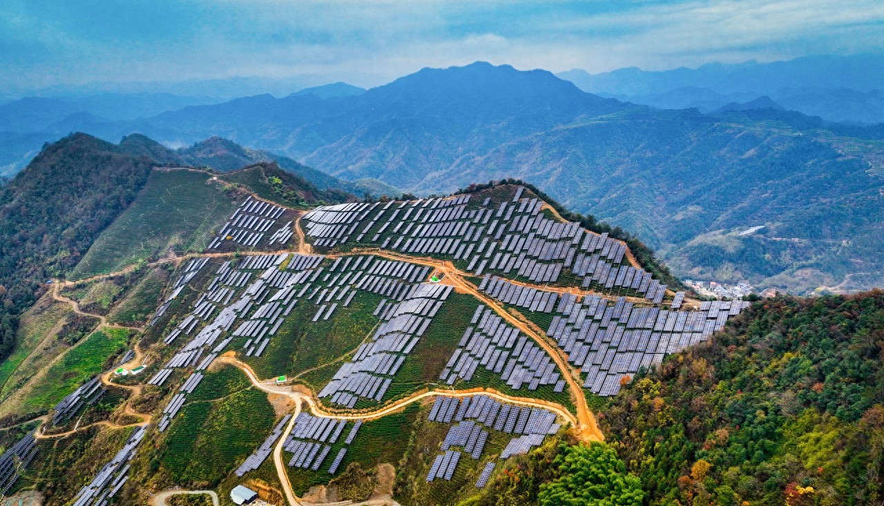 suncitygroup太阳集团恒能临安太阳镇太源村11MW茶光互补项目并网发电